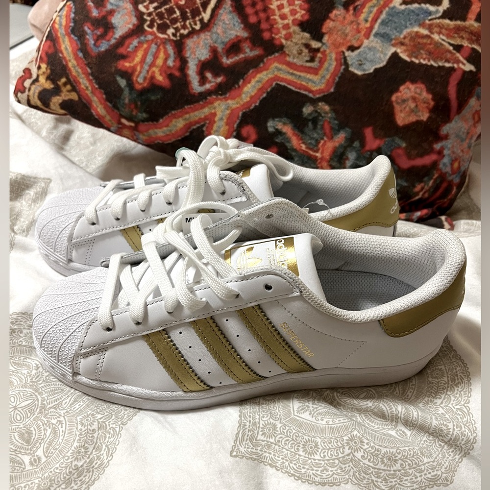 COPY - NWT Adidas Superstar in Gold, size 7.5